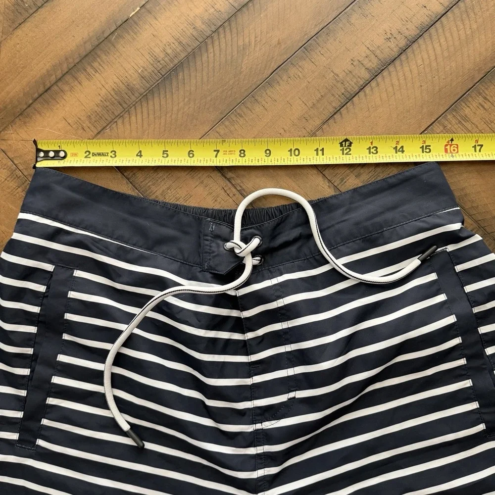 $65 Helly Hansen Koster Board Shorts Swim Trunks Striped Marine Size 33